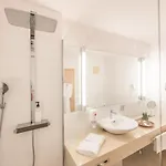 Und Therme Nova 호텔