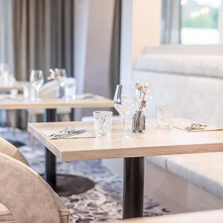 Und Therme Nova 호텔 4*