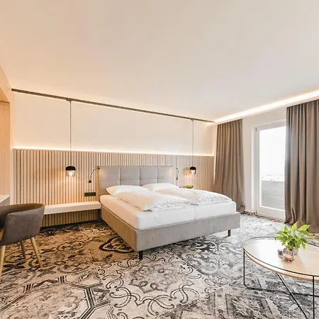 Und Therme Nova فندق 4*