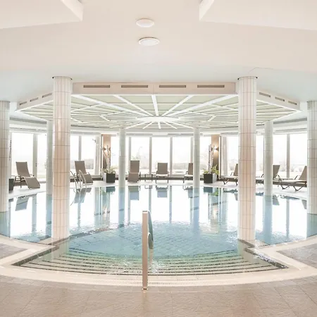 Und Therme Nova 4*