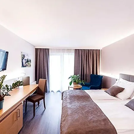 Und Therme Nova 호텔