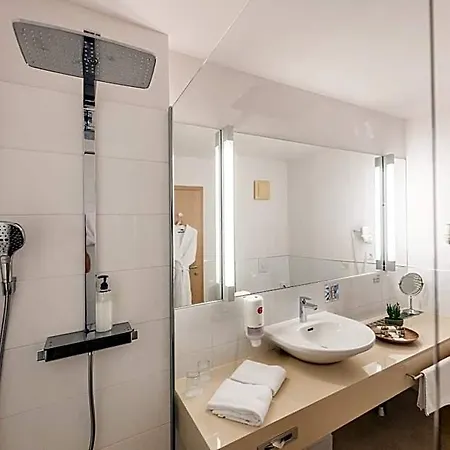 Und Therme Nova 호텔