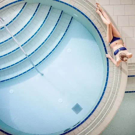 Und Therme Nova 4*